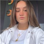 Soy Alba, tengo 18 años y quiero que los más pequeños, puedan aprender con ganas y confianza.